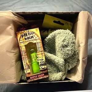 Valentine 💝 bundle Apple Crisp with Green socks, lip 👄 plumper, gift ready